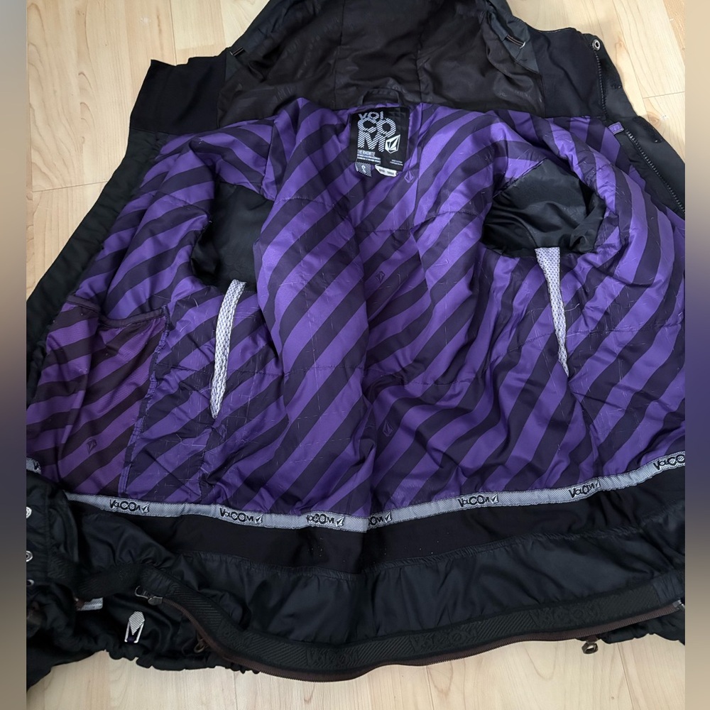 Volcom Ski Jacket - Picture 3 of 6